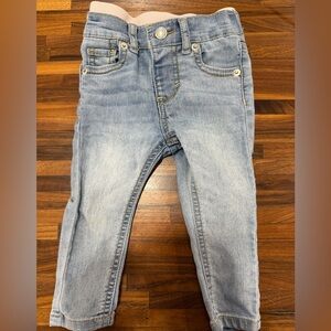 Levi's Pull On Skinny Jeans